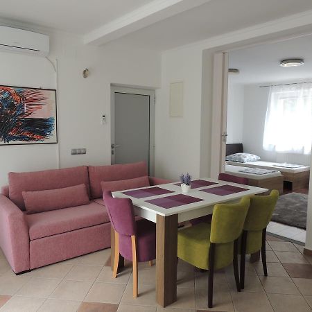 Appartement Roses à Bihać Extérieur photo