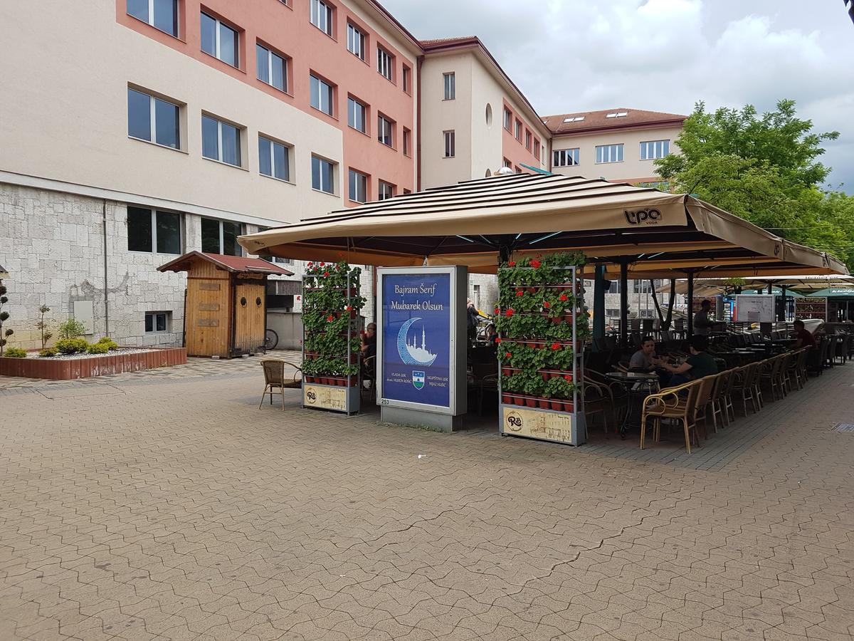 Appartement Roses à Bihać Extérieur photo